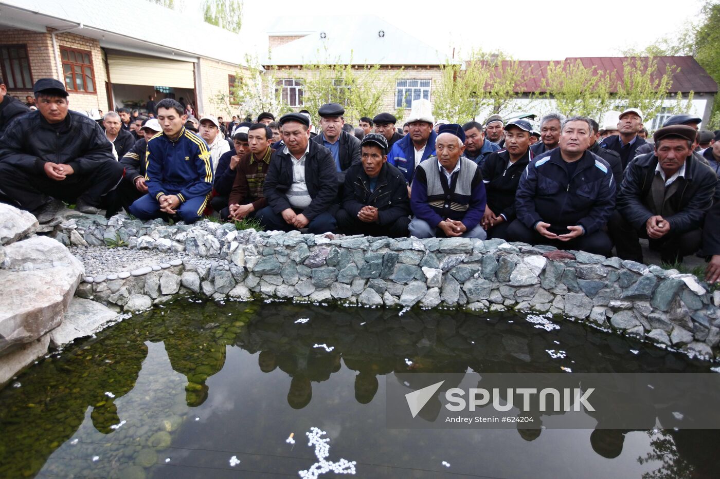 Rally in Kurmanbek Bakiyev's home village Teyit