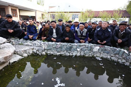 Rally in Kurmanbek Bakiyev's home village Teyit