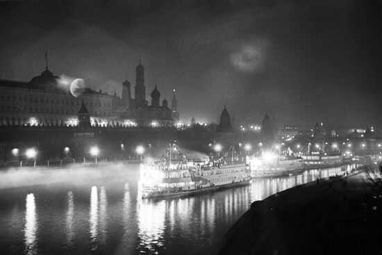 First ships from Volga arriving in Moscow by Moskva-Volga canal
