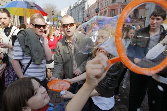 Soap bubbles parade on Stary Arbat