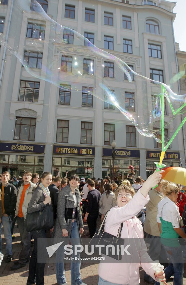 Soap bubbles parade on Stary Arbat