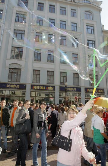 Soap bubbles parade on Stary Arbat