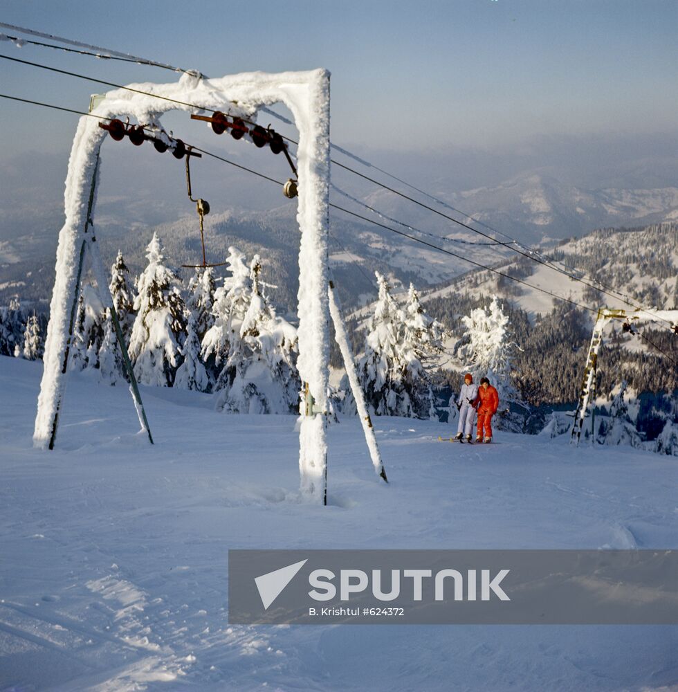Ski lift carries downhill skiers