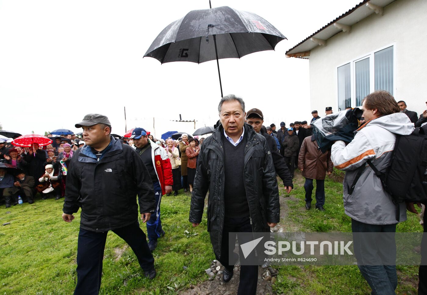 Kurbanbek Bakiyev at his supporters' rally