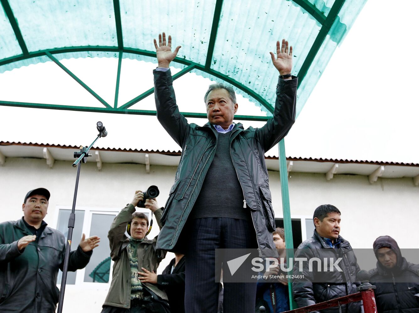Kurbanbek Bakiyev at his supporters' rally