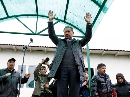 Kurbanbek Bakiyev at his supporters' rally