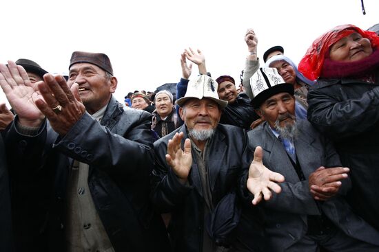 Kurbanbek Bakiyev's supporters