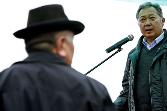 Kurbanbek Bakiyev at his supporters' rally