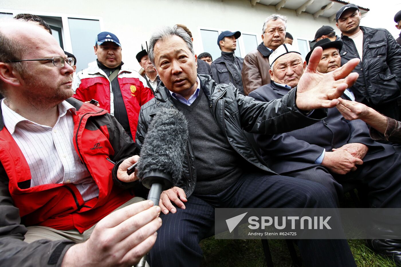 Kurmanbek Bakiyev at rally of his supporters