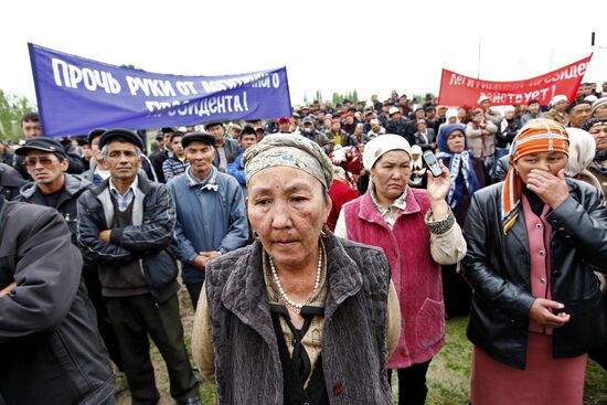 Kurbanbek Bakiyev's supporters