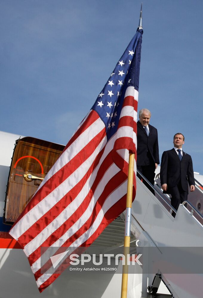 Dmitry Medvedev arrives in Washington DC