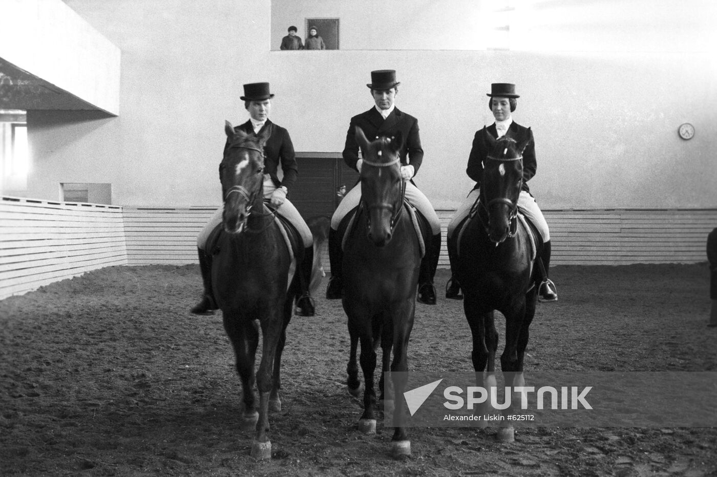 Horse-riders Irina Karacheva, Viktor Ugryumov, Yelena Petushkova