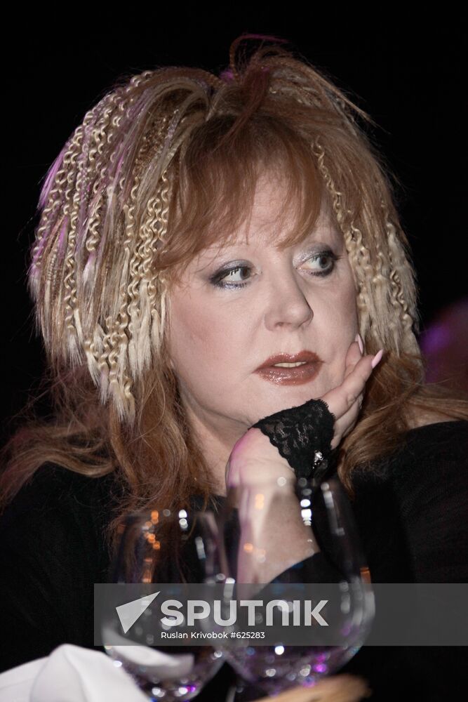 Alla Pugacheva