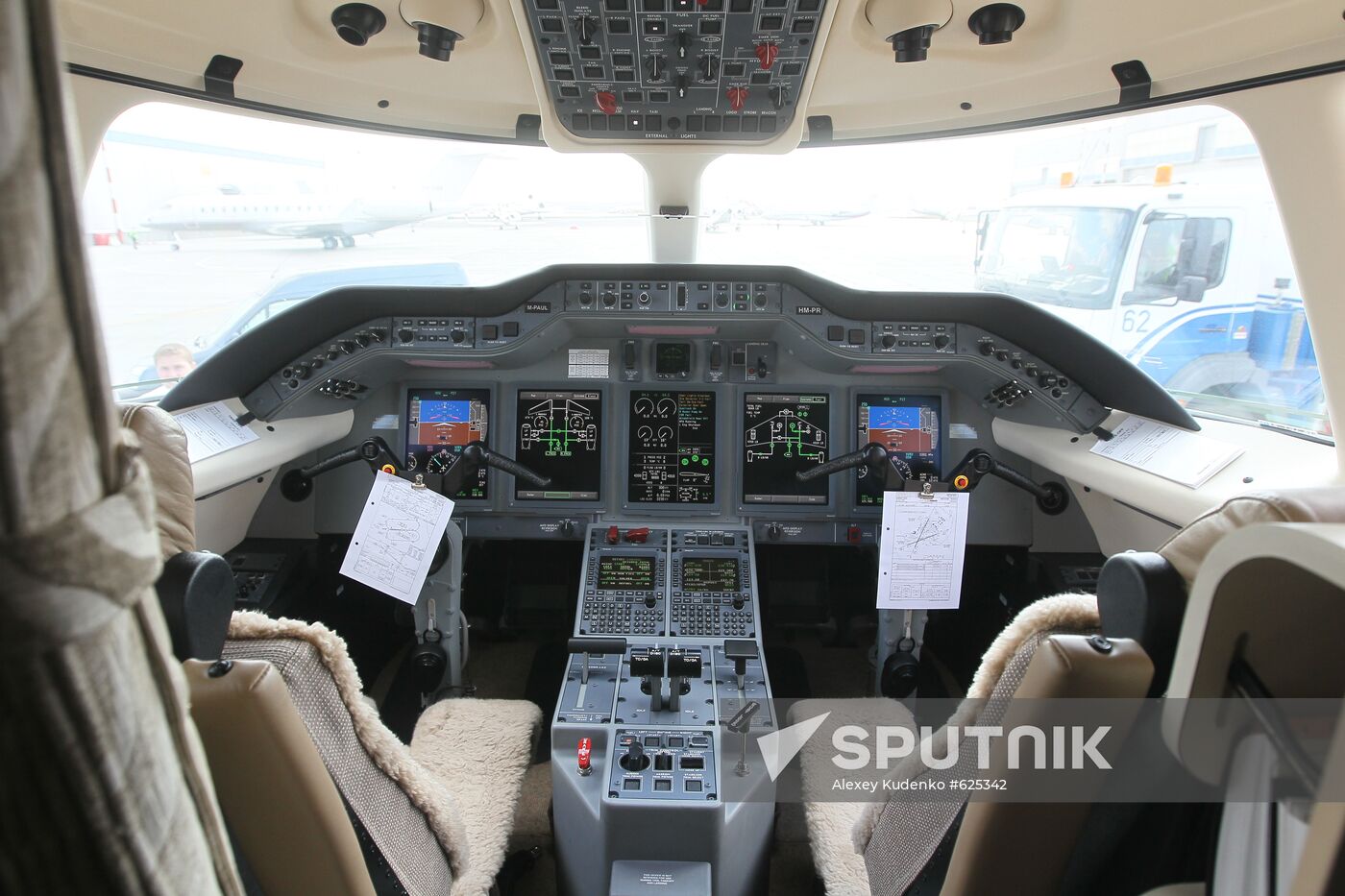 Cockpit of new Hawker 4000 plane