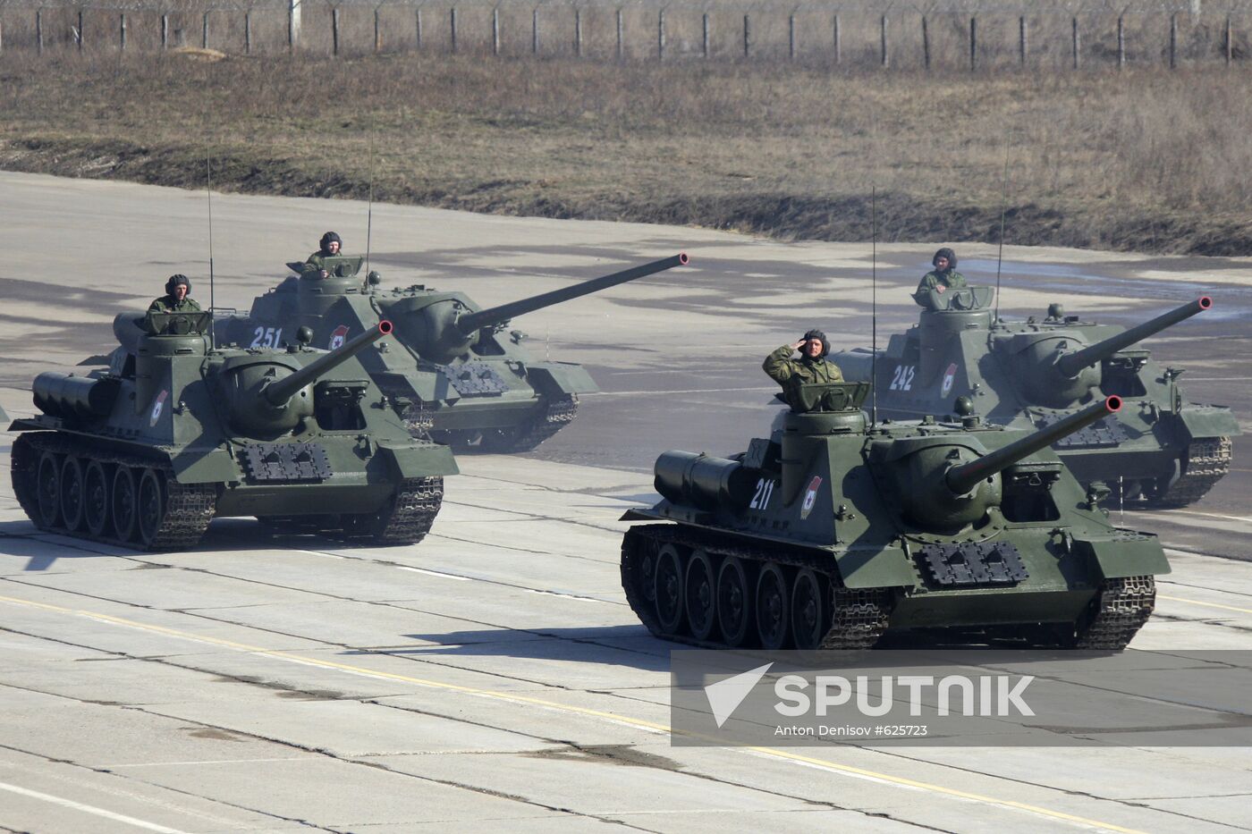 SU-100 self-propelled guns