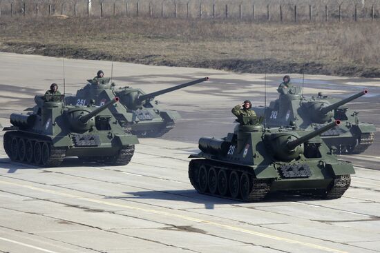 SU-100 self-propelled guns