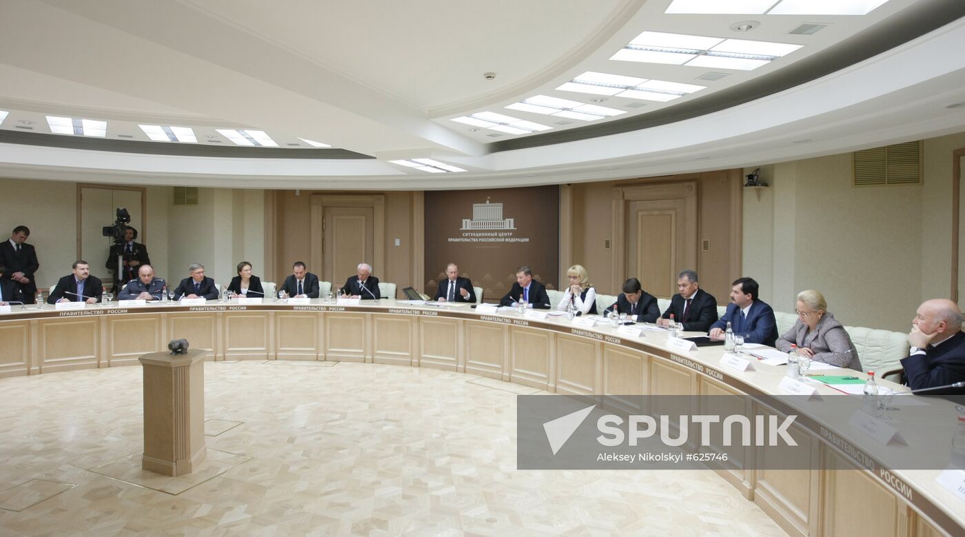 Vladimir Putin chairs state commission meeting