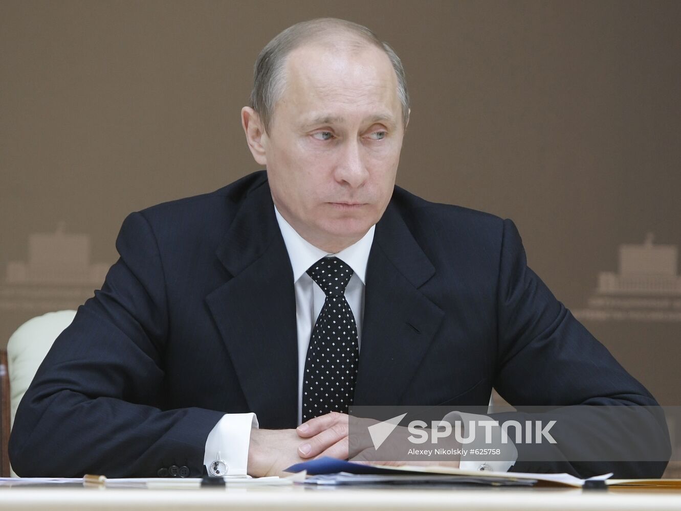 Vladimir Putin chairs state commission meeting