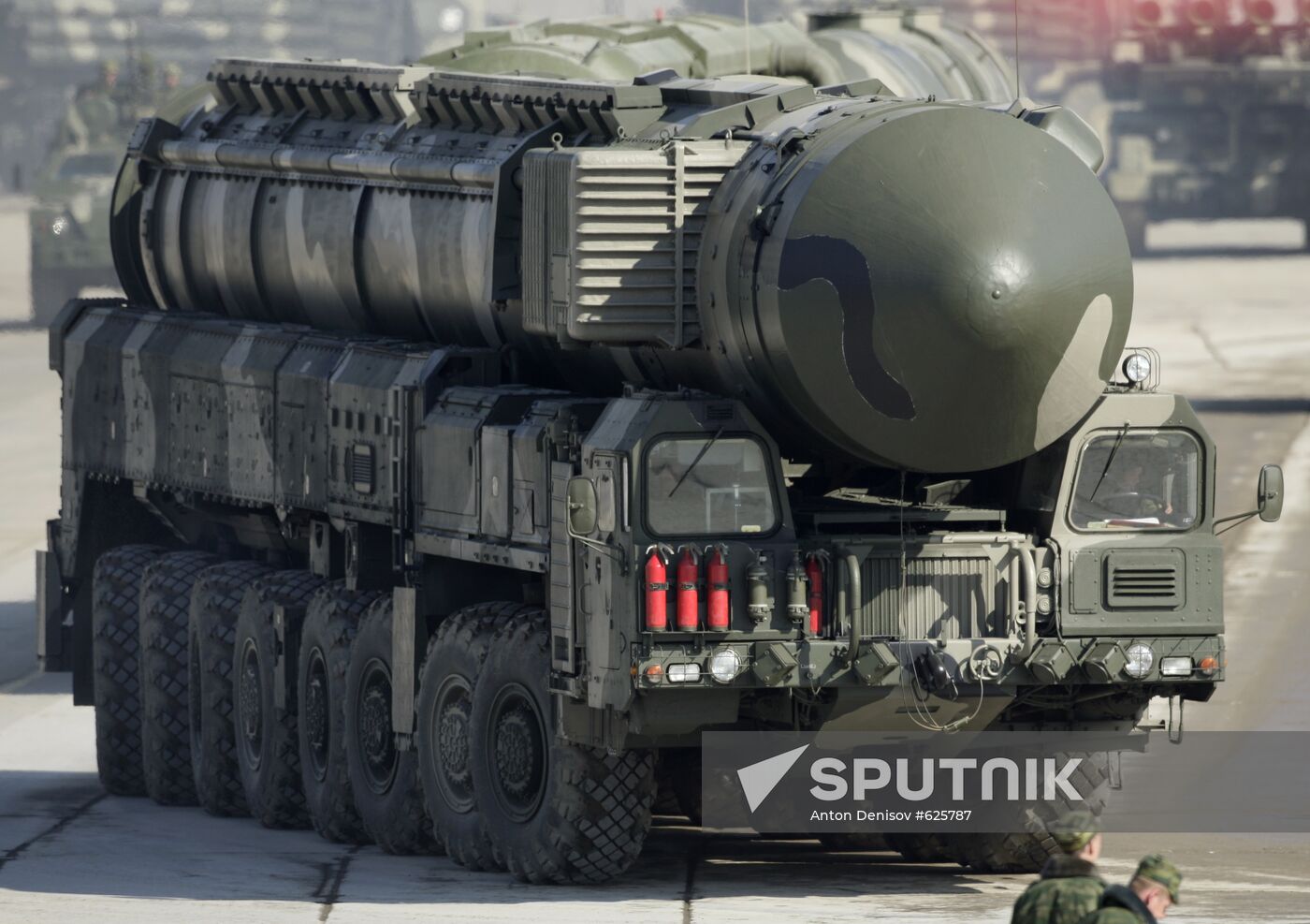 Mechanized column - Launcher complex Topol - M.