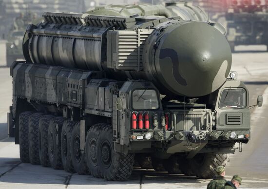 Mechanized column - Launcher complex Topol - M.