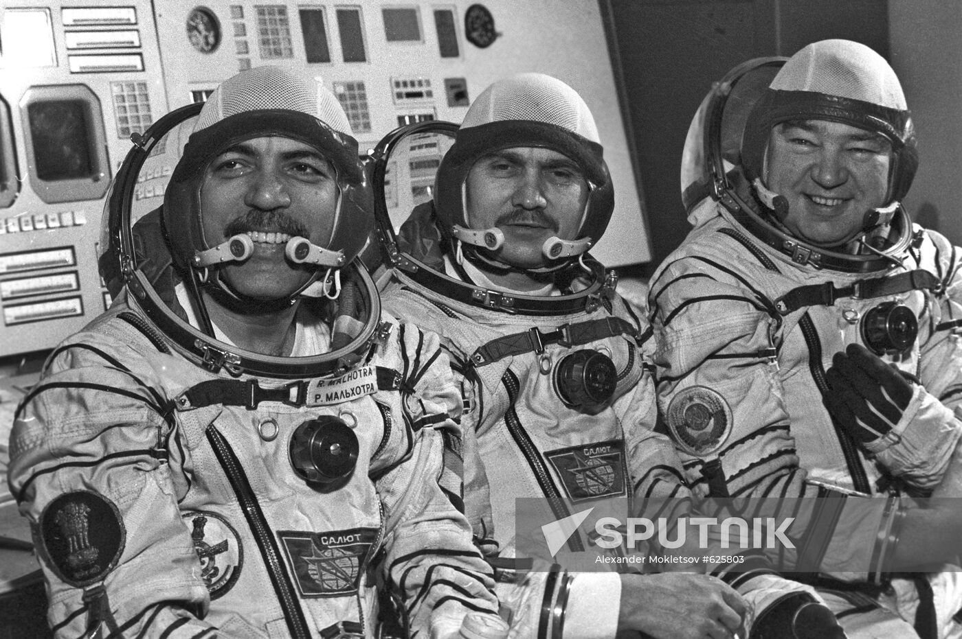 Soyuz T-11 space crew members