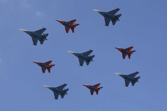 SU-27 and MiG-29 fighter jets