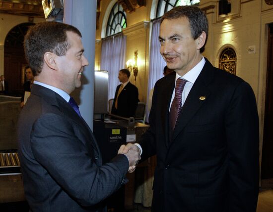 Dmitry Medvedev, José Luis Rodríguez Zapatero meet in Washington
