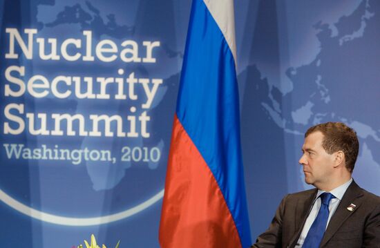 Dmitry Medvedev and Viktor Yanukovych meet in Washington