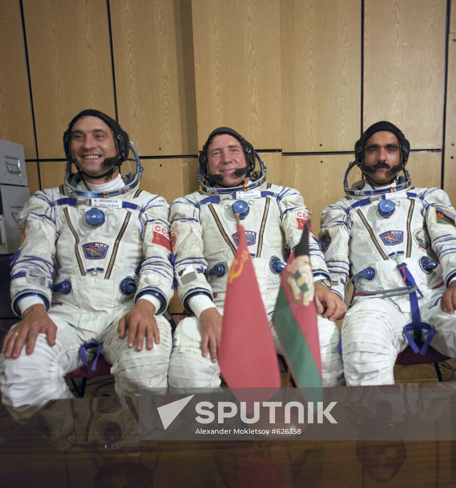Soyuz TM-6 spaceship crew