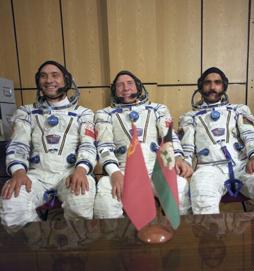 Soyuz TM-6 spaceship crew