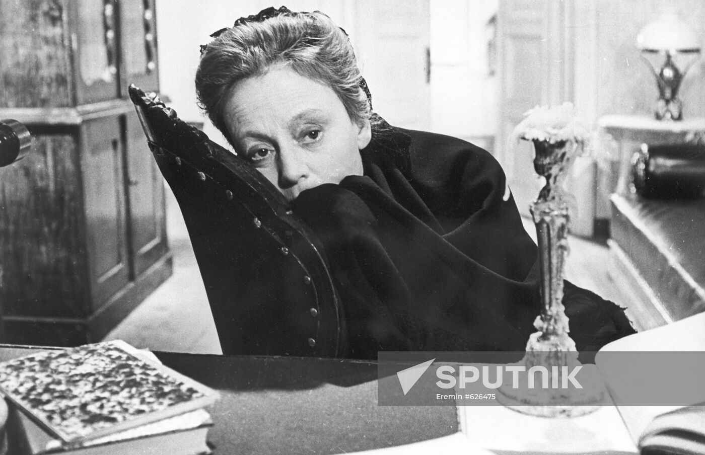 Scene from movie Mother's Heart