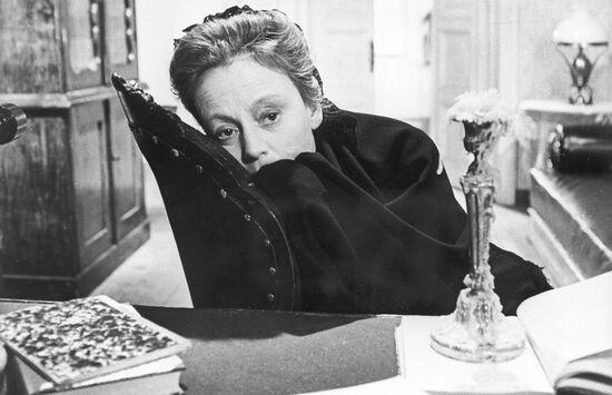 Scene from movie Mother's Heart