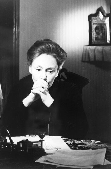 Scene from movie Mother's Heart