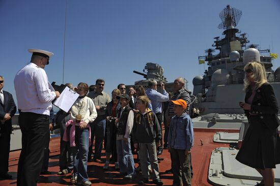 Pyotr Veliky missile cruiser makes port call in Tartus, Syria