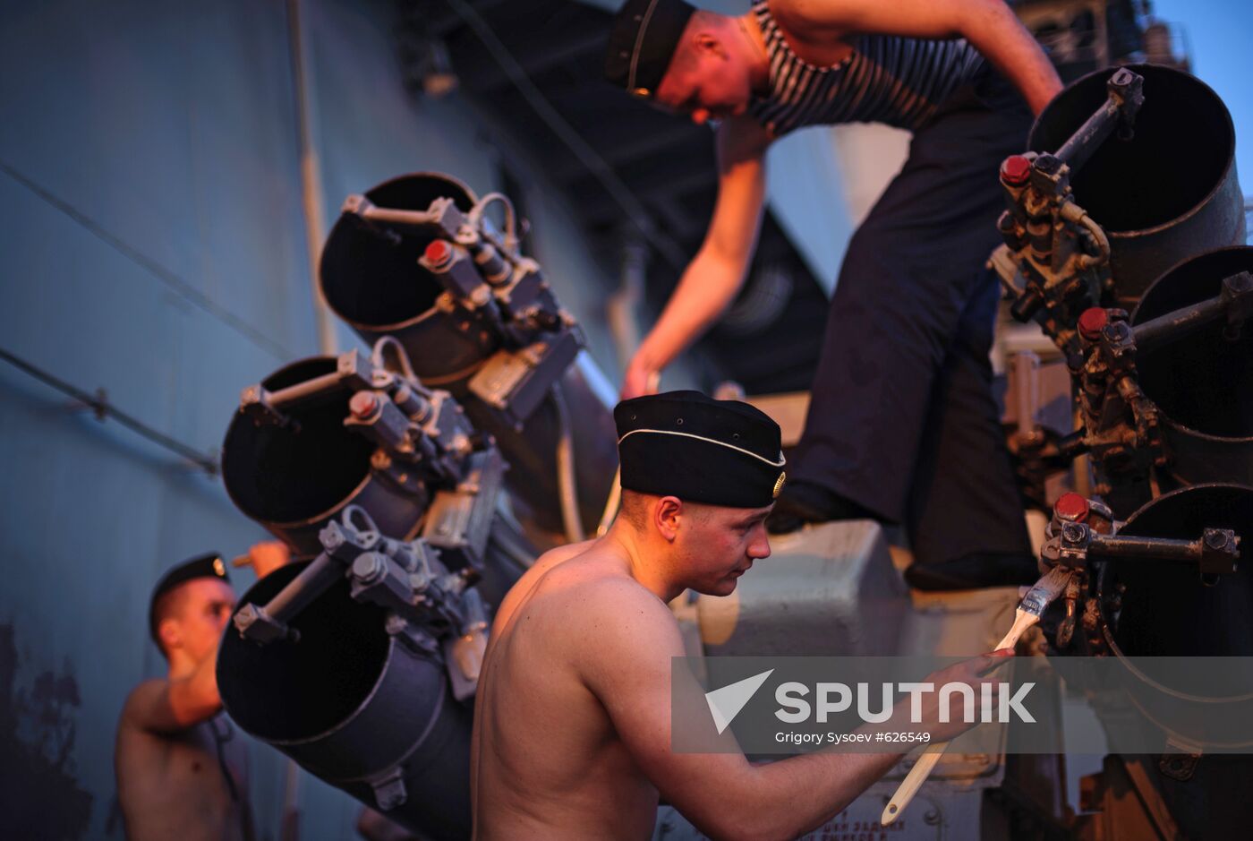 Russia's Pyotr Veliky missile cruiser makes port call in Tartus