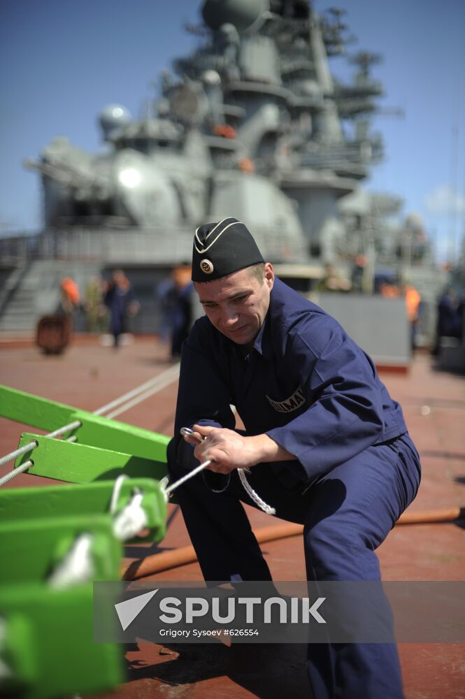 Russia's cruiser "Peter the Great" makes port call in Tartus
