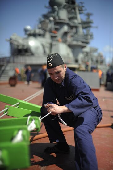 Russia's cruiser "Peter the Great" makes port call in Tartus