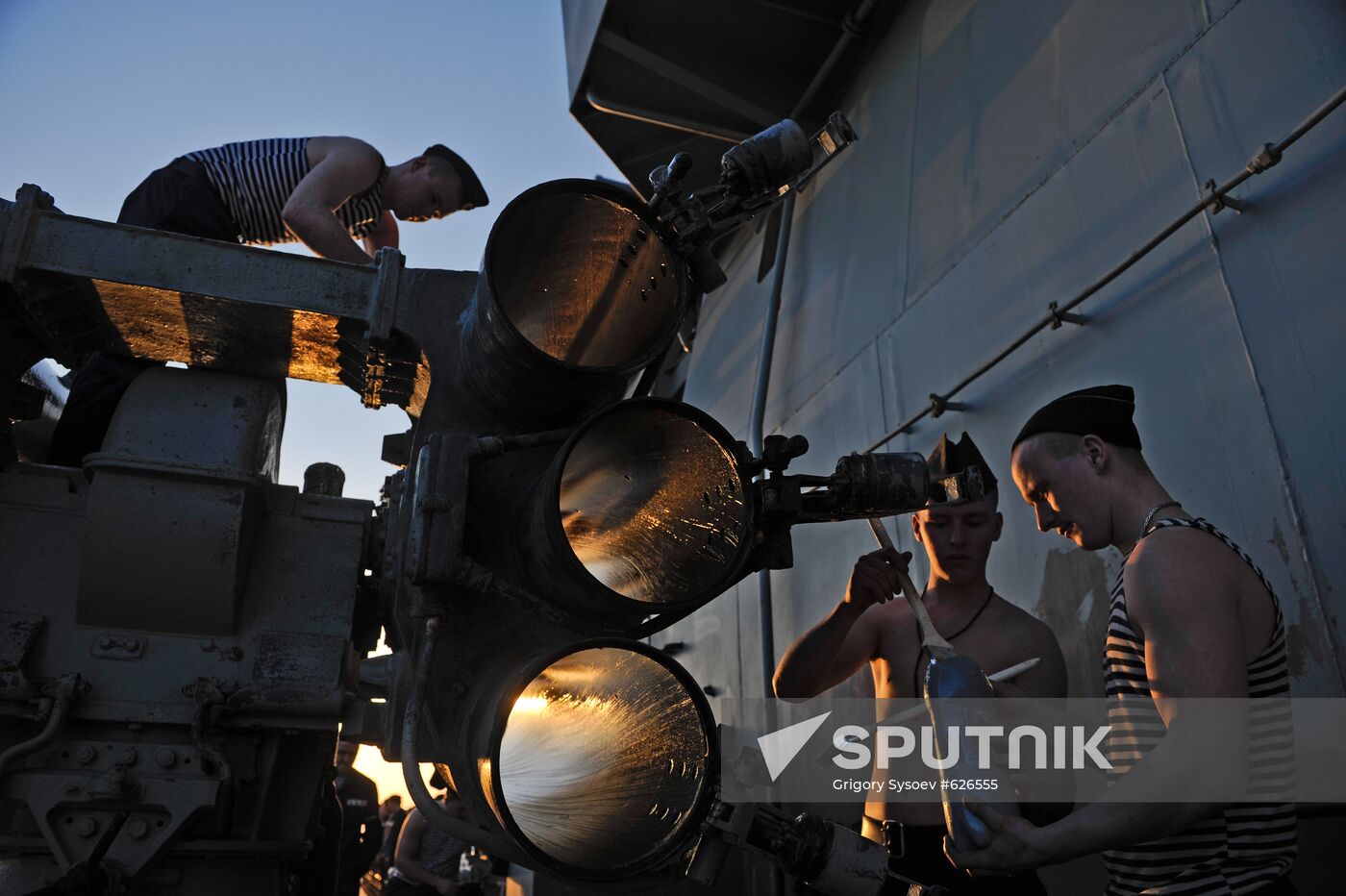 Russia's Pyotr Veliky missile cruiser makes port call in Tartus