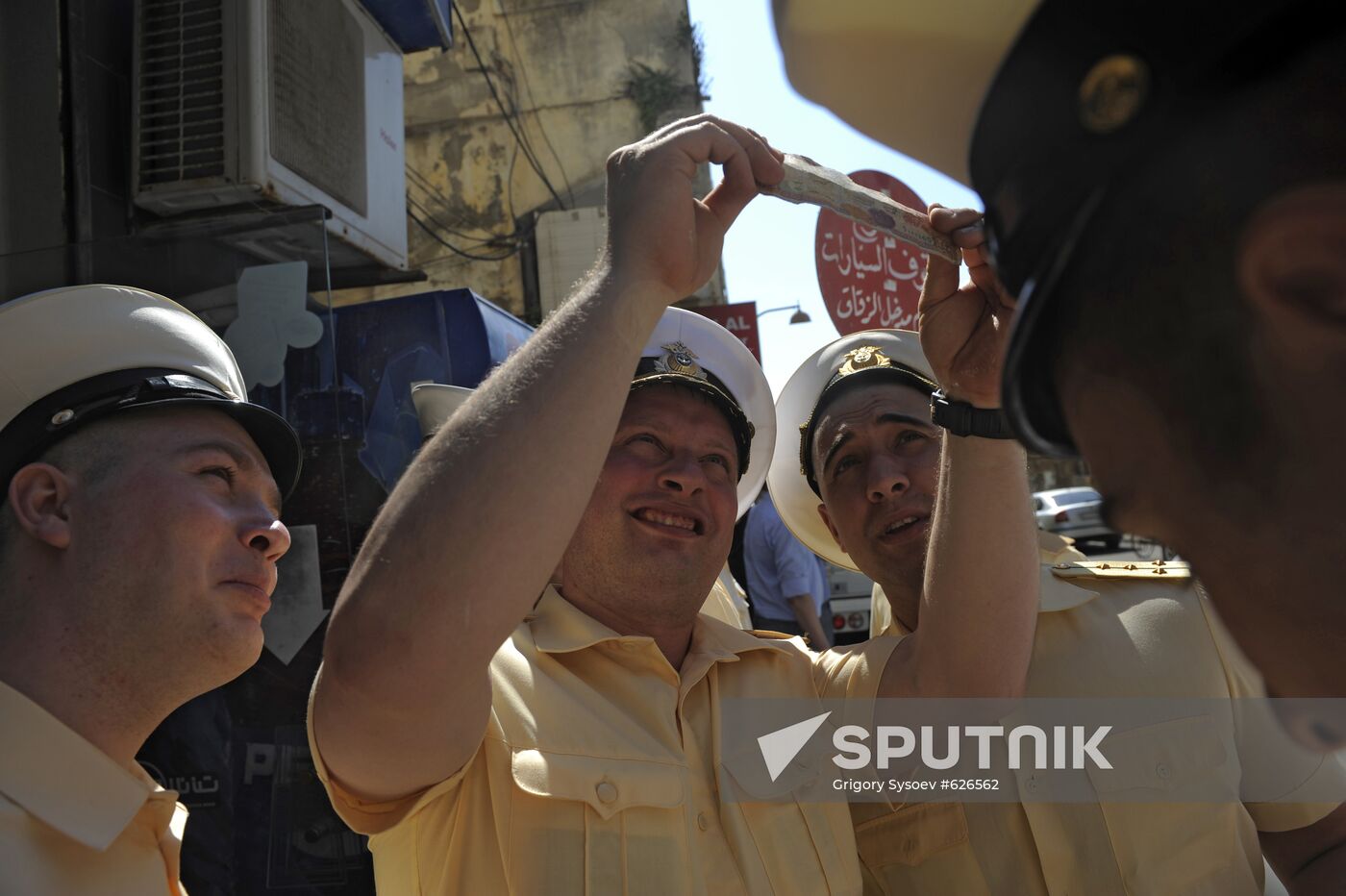 Missile cruiser "Pyotr Veliky" enters port of Tartus, Syria