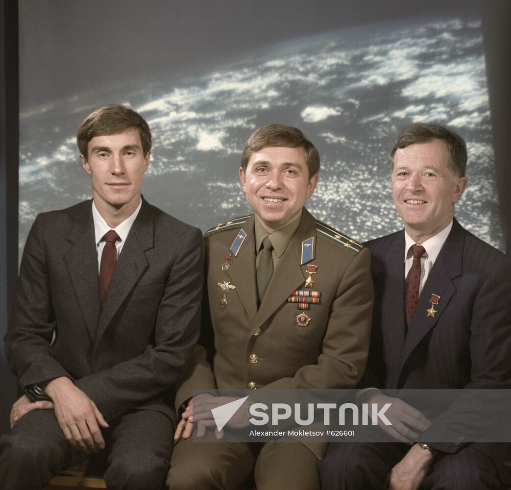 Siyuz TM-7 Spaceship Crew