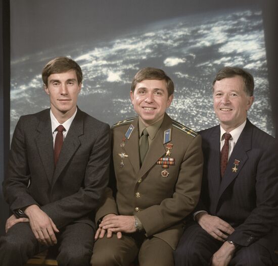Siyuz TM-7 Spaceship Crew