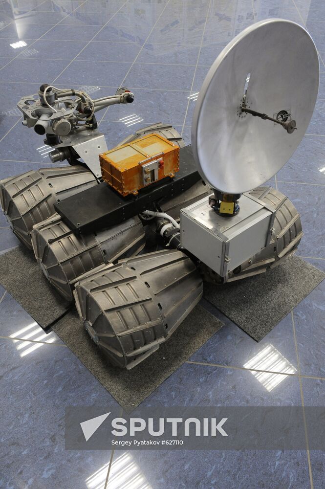 Mars rover model