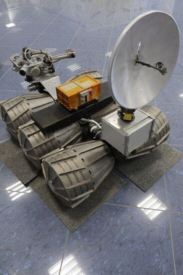 Mars rover model