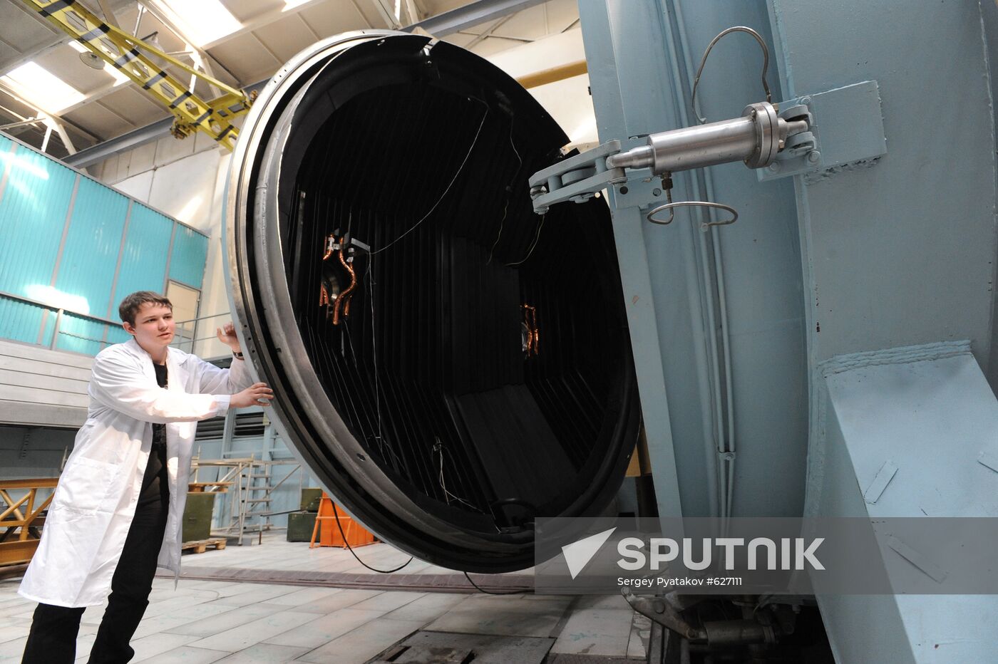 Thermovacuum camera TVU-10