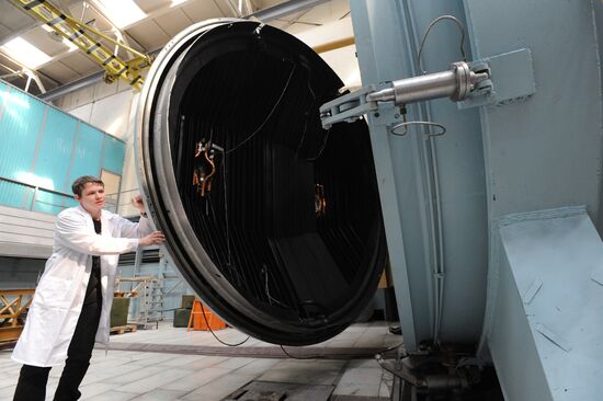 Thermovacuum camera TVU-10