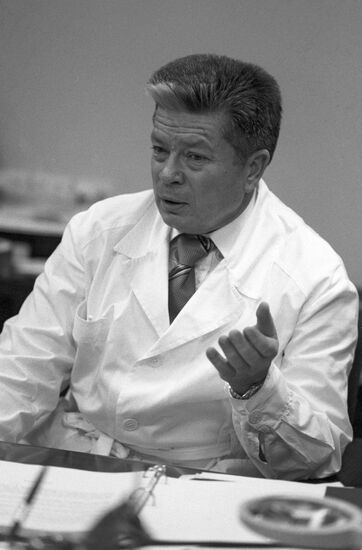 Professor Svyatoslav Fyodorov