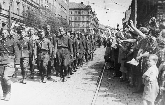 People of Prague welcoming liberators
