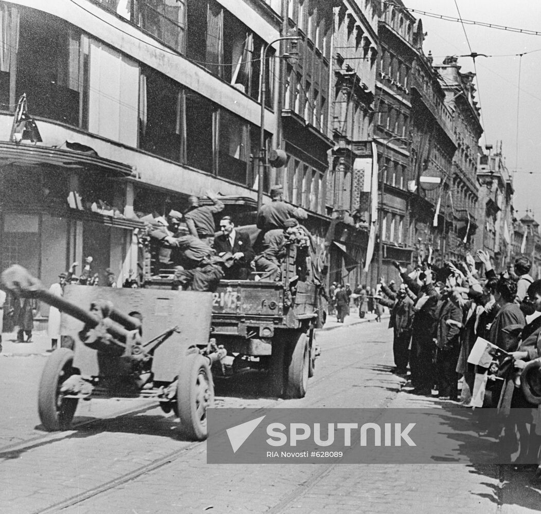 People of Prague greeting liberators