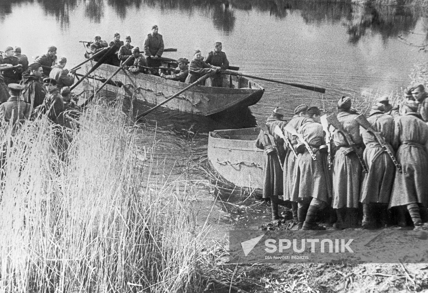 Infantry unit ferrying river