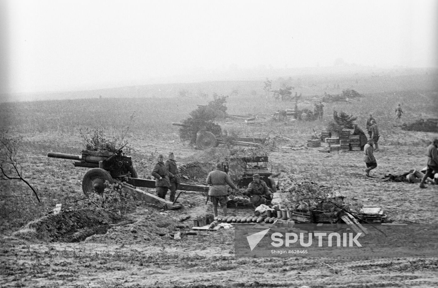 Soviet artillery forces before passing to the offensive